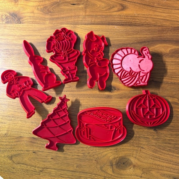 Vintage red Tupperware special occasion cookie cutter set - Picture 1 of 8